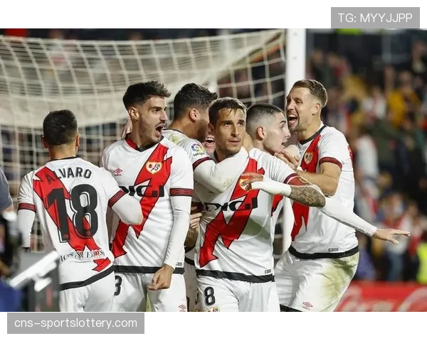 实时:马略卡vs巴列卡诺,比赛因球迷投掷杂物中断十分钟 实时:马略卡vs巴列卡诺,比赛因球迷投掷杂物中断十分钟